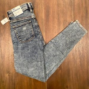 NWT! Old Navy Ballerina Distressed Jeans